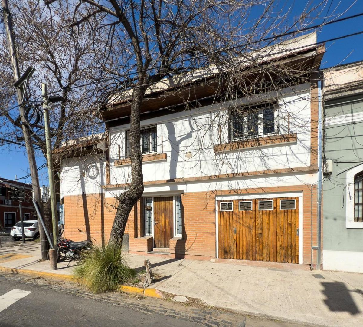 Primera junta al 100, San Isidro