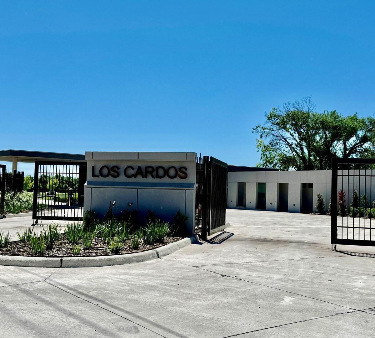 Los Cardos, Pilar