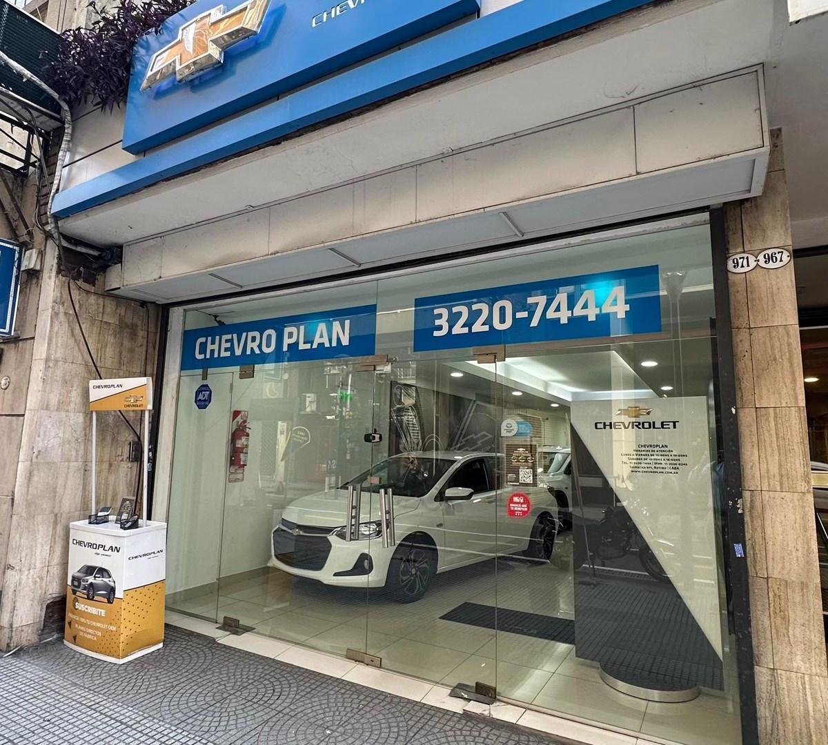 Suipacha al 900, Retiro