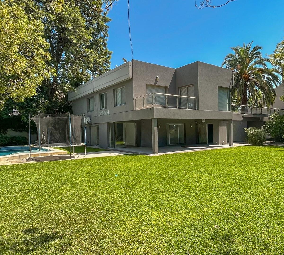Alvear al 1100, Martinez