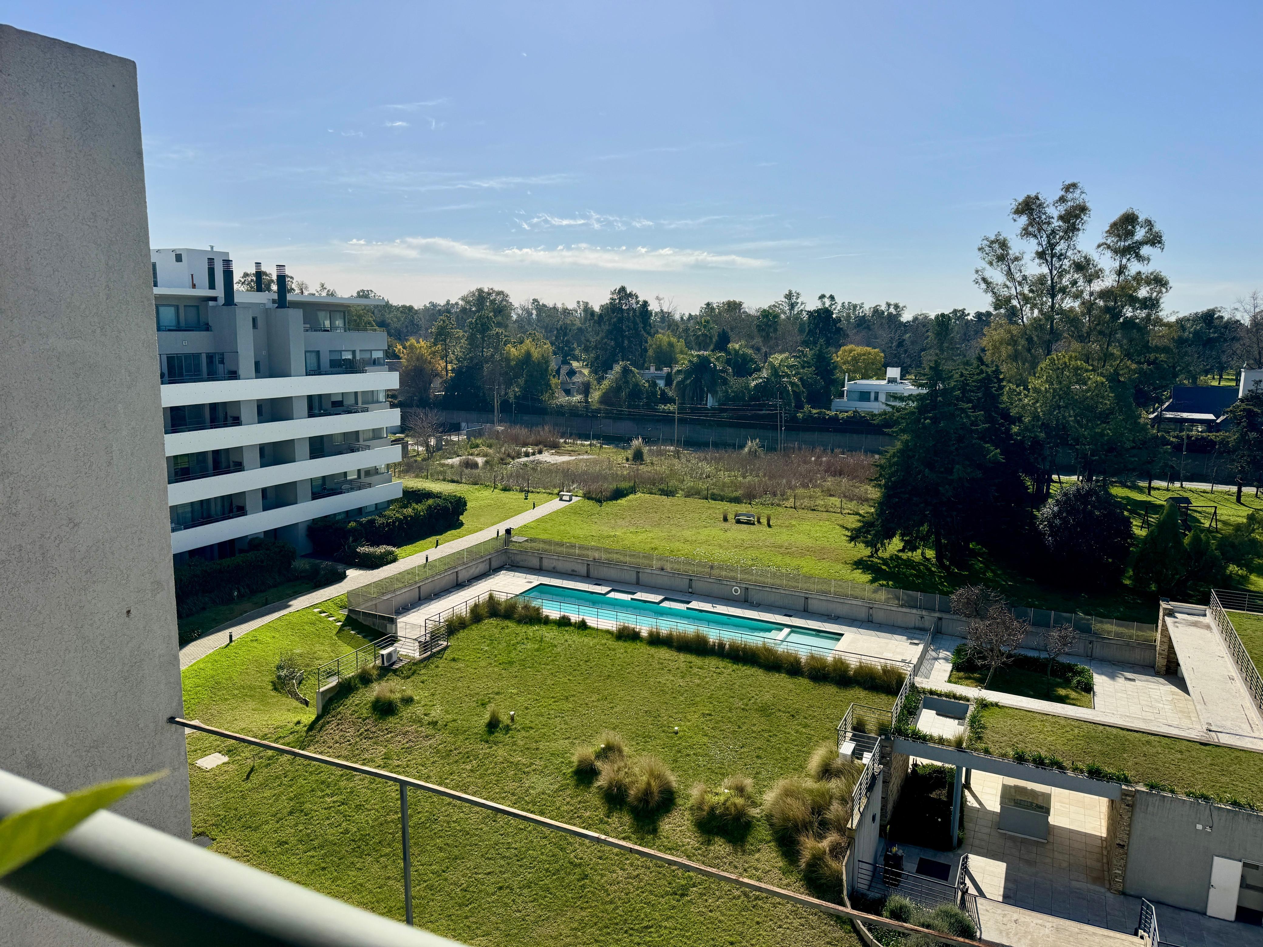 Condominio Civis, Pilar