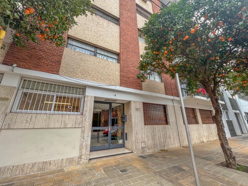 Tres Sargentos al 2000, Martinez