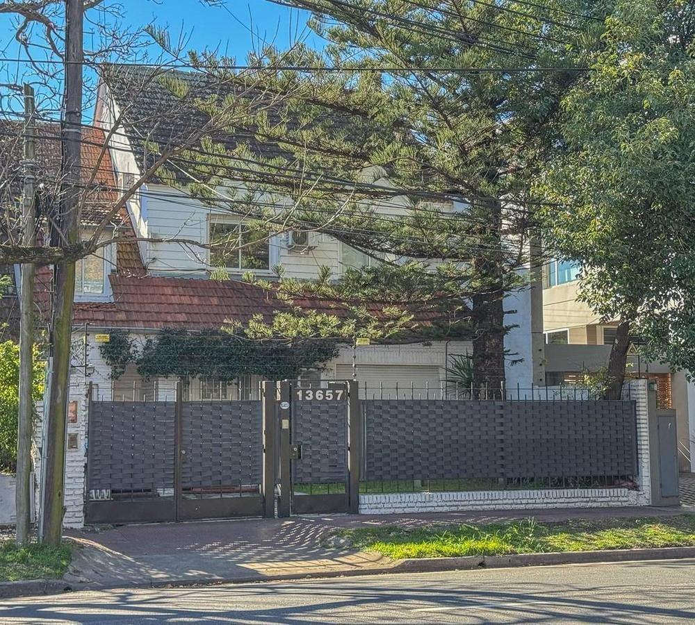 Av. Libertador al 13600, Martinez