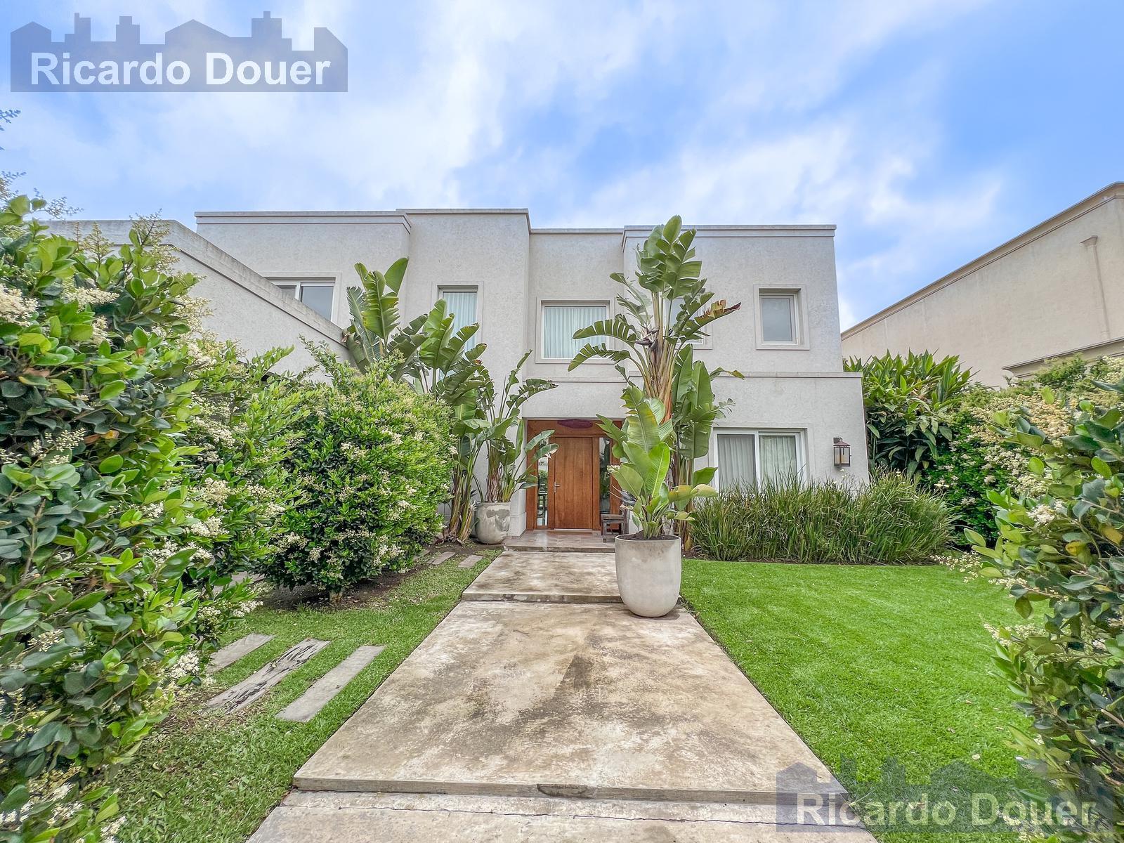 Excelente Casa en Barrio Cerrado Las Liebres