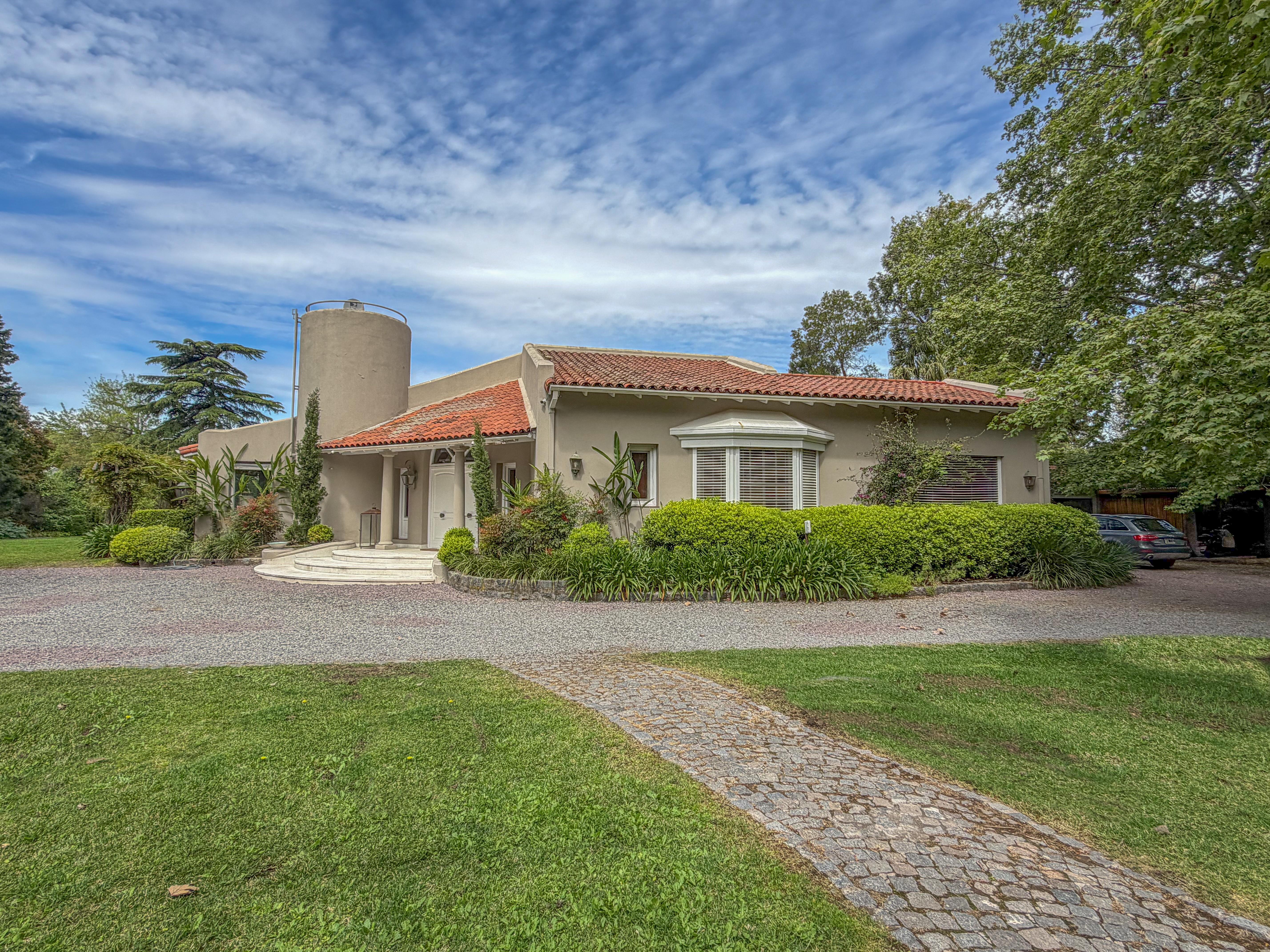 Increible Casa en Alquiler en Barrio Santa Rita